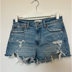 NWOT Mid Rise Mom Shot Curve Love